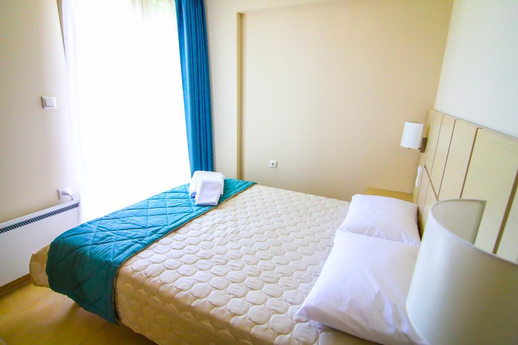 Ofrynio Deluxe Apartments Ofrínion Eksteriør billede