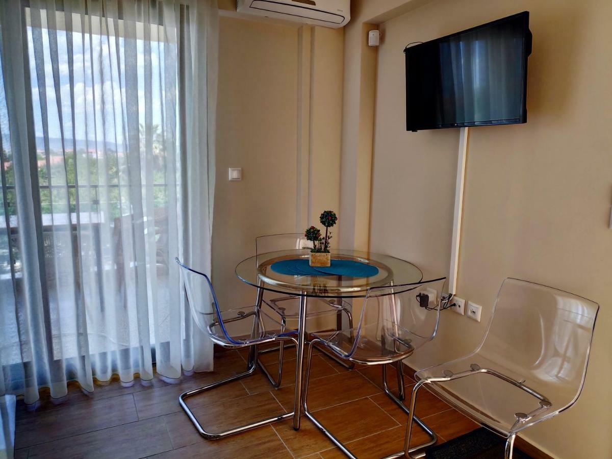 Ofrynio Deluxe Apartments Ofrínion Eksteriør billede