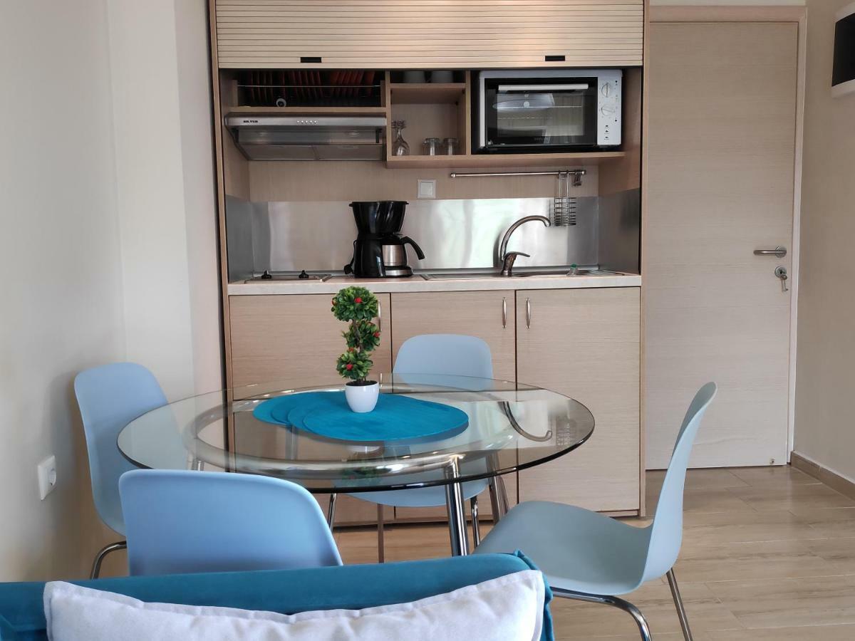 Ofrynio Deluxe Apartments Ofrínion Eksteriør billede