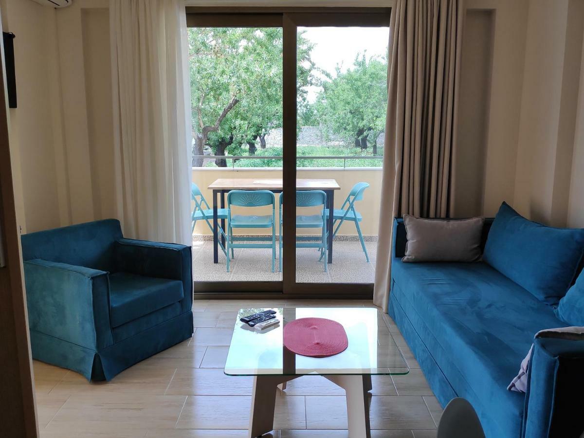 Ofrynio Deluxe Apartments Ofrínion Eksteriør billede